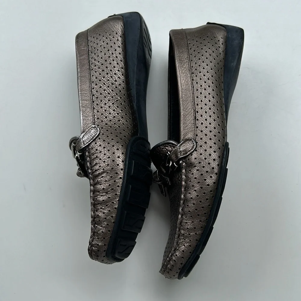 Stuart Weitzman metallic loafers perforated size 8 M little to no signs of wear